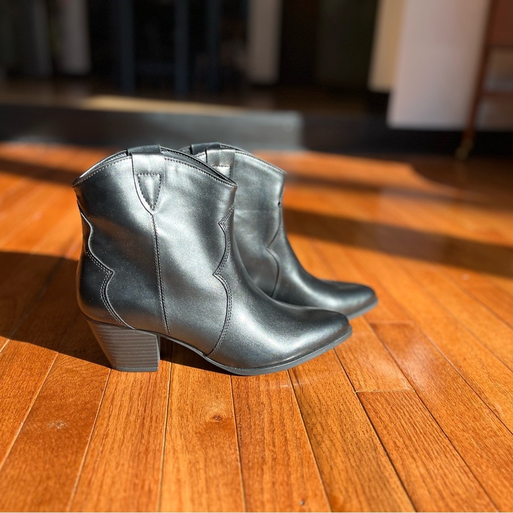 Black Western heeled Ankle Boots women’s size 9.5 Gap Nwt